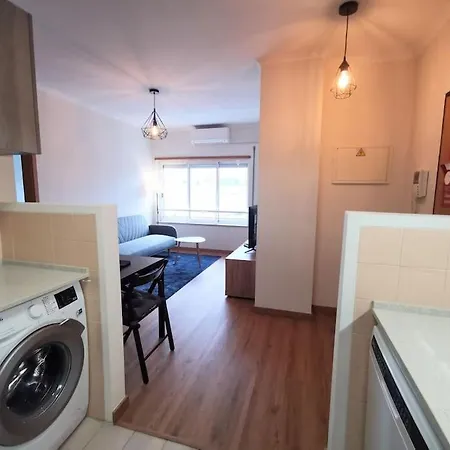 New Sunny House! Your * Лиссабон